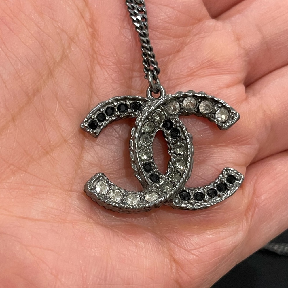 CHANEL-Gunmetal Interlocking CC Pendant Necklace - Picture 5 of 10